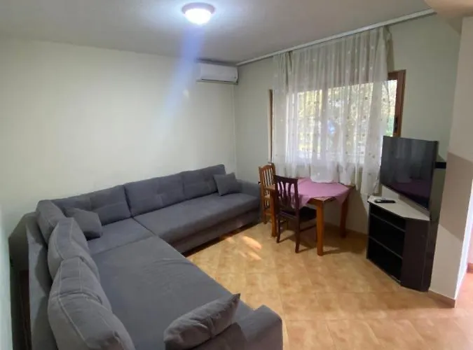 Garden Ardo Golem (Tirana)